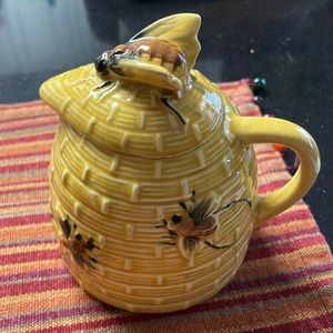 Honeybee hive Ceramic creamer